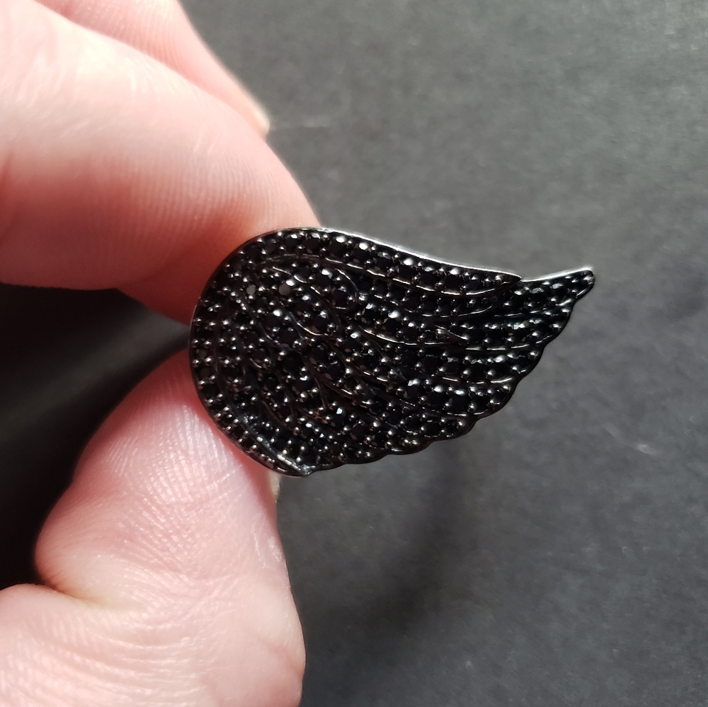 Angel wing ring